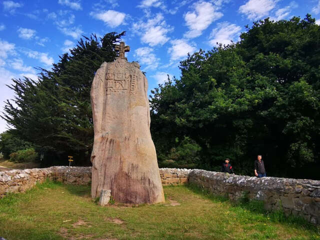 Menhir de Saint-Uzec