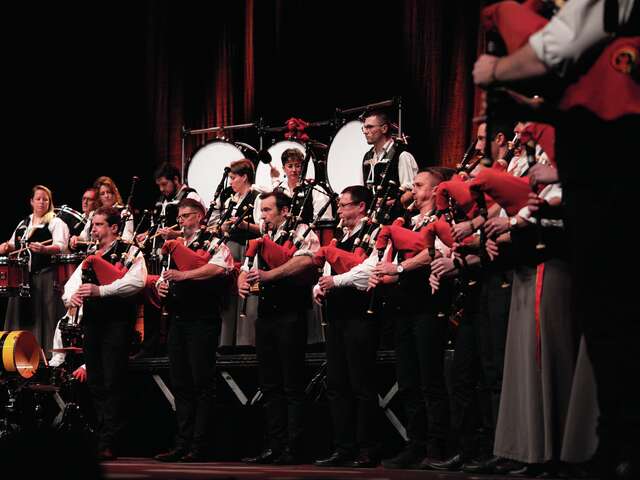 Concert de l'ensemble de la formation du Bagad de Perros-Guirec par le Bagad Sonerien Bro Dreger☘️