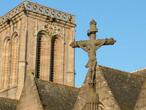 Eglise Saint-Jean du Baly et son calvaire