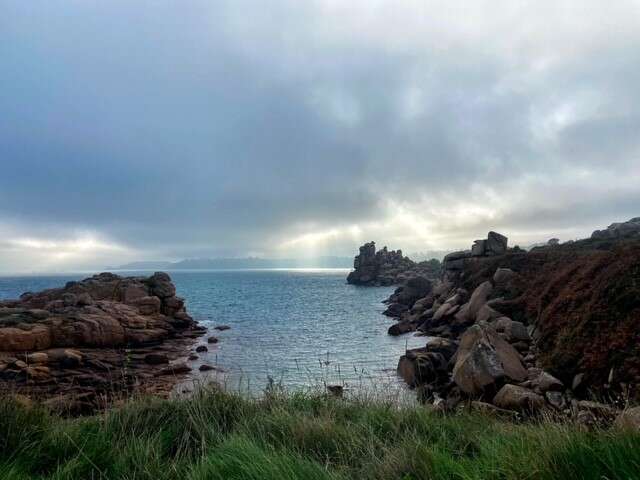 Explore the history and wildlife of the Pink Granite Coast at Ploumanac'h, in English !