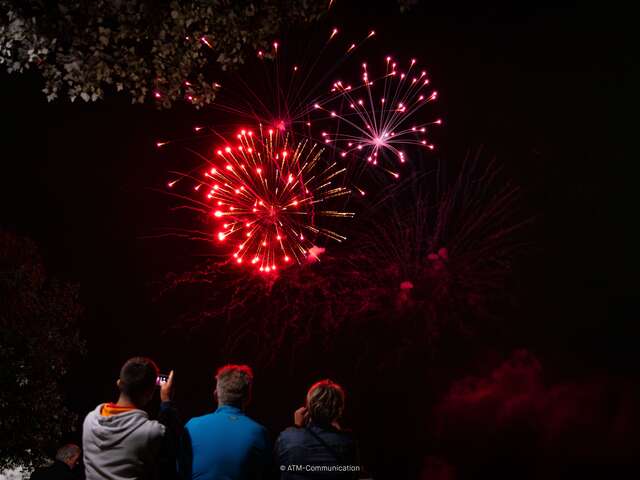 Feu d’artifice et repas à Port Béni
