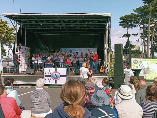 « chasseurs d’écume » de l’association des plaisanciers des ports de Perros-Guirec ☘️