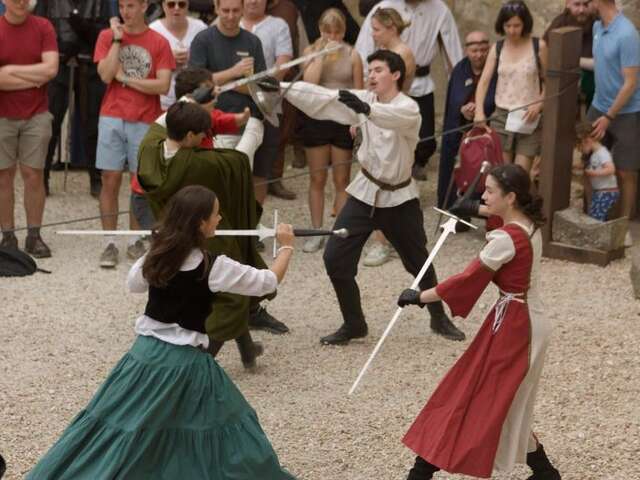 Initiation à l'escrime artistique - Châteaux en fête