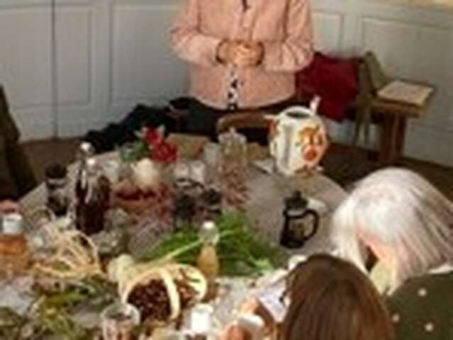 Conférence Hildegarde Bingen, plantes et remèdes au Moyen-Age - Châteaux en fête