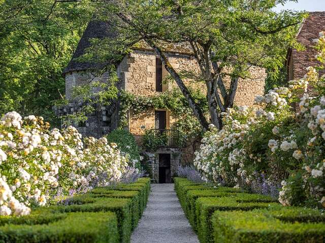 Chasse aux oeufs et décoration d'oeufs de Pâques - Châteaux en fête