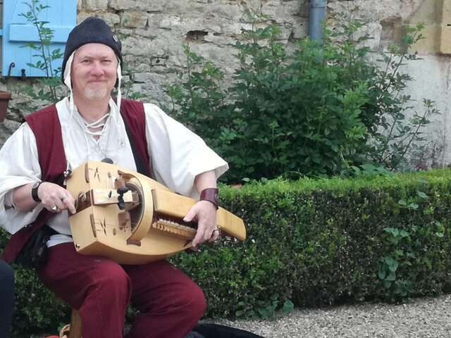 Spectacle Colporteur ménestrel en Périgord - Châteaux en fête