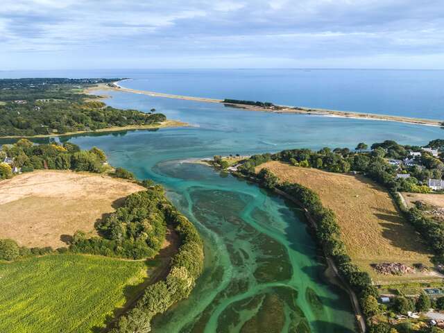 Autour de l'anse du Petit Moulin