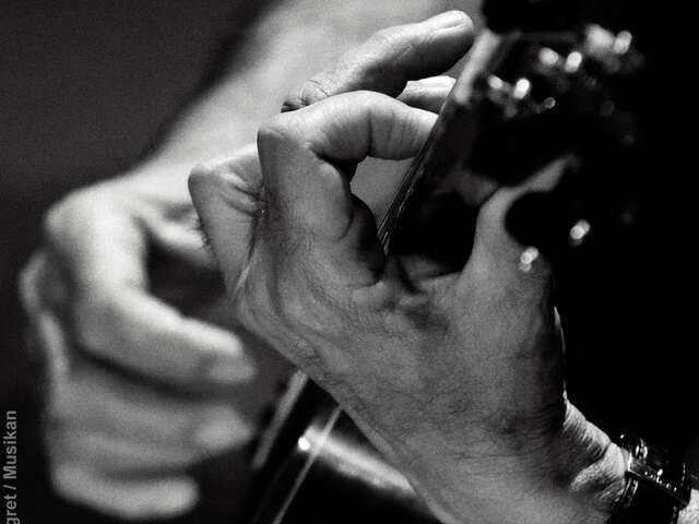Guitare-Bar : Libr'airs à la Librairie-Café l'Autre Rive.