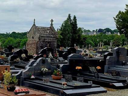 Tombeaux et cie : visite du cimetière de Carhaix