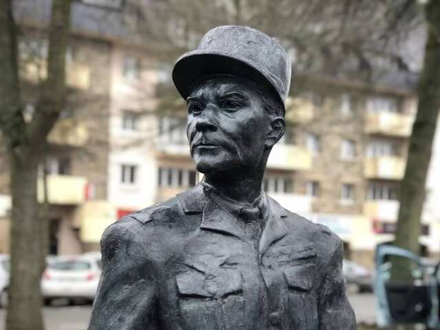 Statue du Général Bollardière