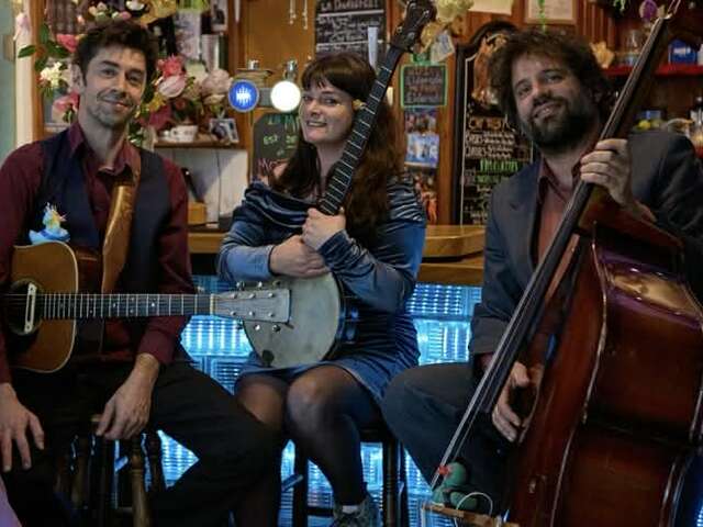 Brunch d'ouverture, jeux & concert au Pont Ar Len Café!