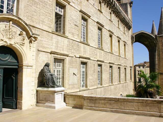 LA FACULTÉ DE MÉDECINE: UN BÂTIMENT HISTORIQUE