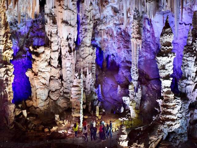 LA GROTTE DE LA SALAMANDRE