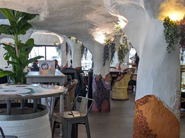 L'ESTRAMBORD RESTAURANT