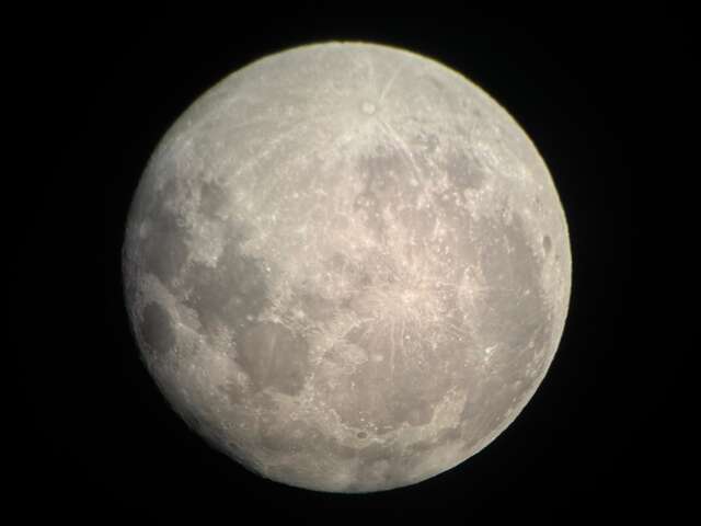 ASTRONOMIE : OBSERVATION DE LA LUNE AU TÉLESCOPE
