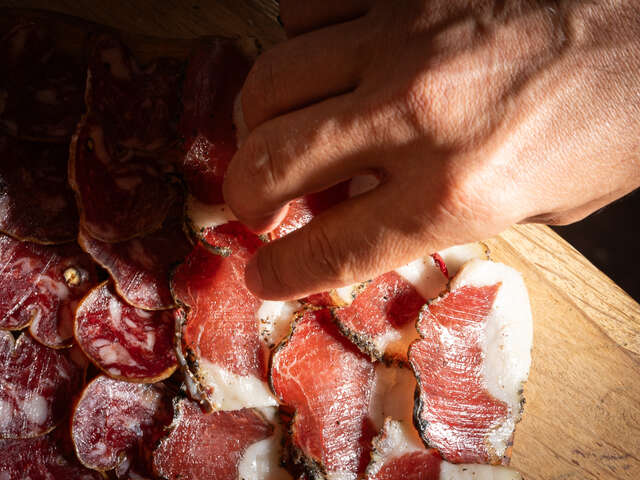 DÉGUSTEZ LA CHARCUTERIE D'UN PRODUCTEUR DE LA RÉGION