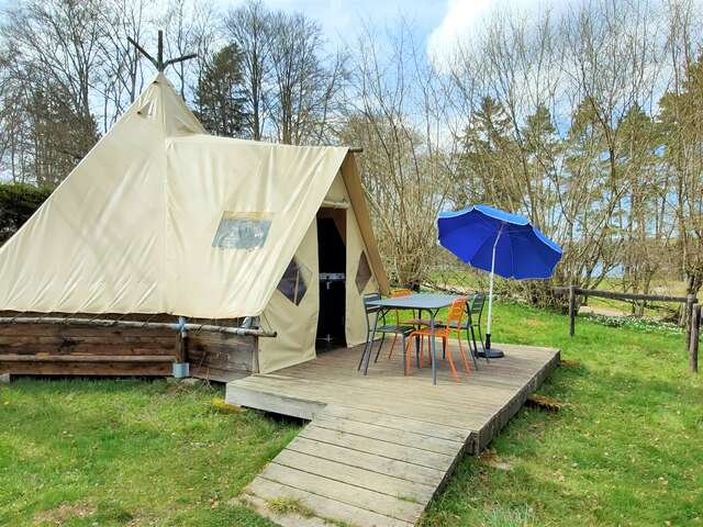 Location hébergements Tipis n°3 de 4 personnes Lac des Settons Morvan - Activital