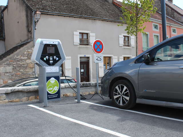 Borne de recharge pour véhicules électriques