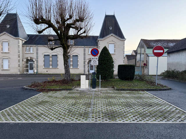 Borne de recharge pour véhicules électriques