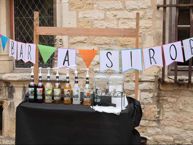 Stand de sirops et jeux de société : Détente et rires en famille !
