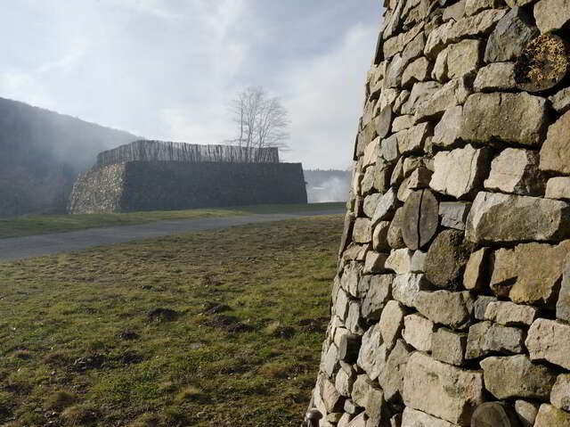 Bibracte, tour des remparts