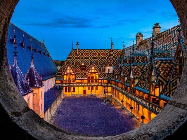 Hôtel-Dieu - Hospices de Beaune
Programmation 2025 - HUMANITÉ
Nuit étoilée / Astronomie