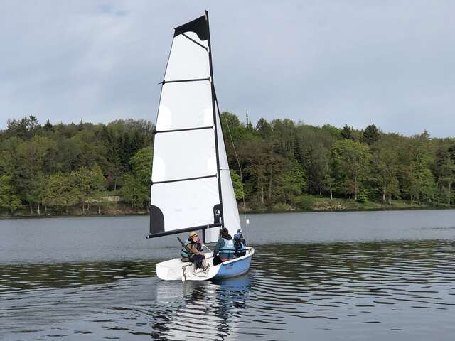 Voilier 7 personnes "Ludic" -morvan-Lac des Settons - ACTIVITAL