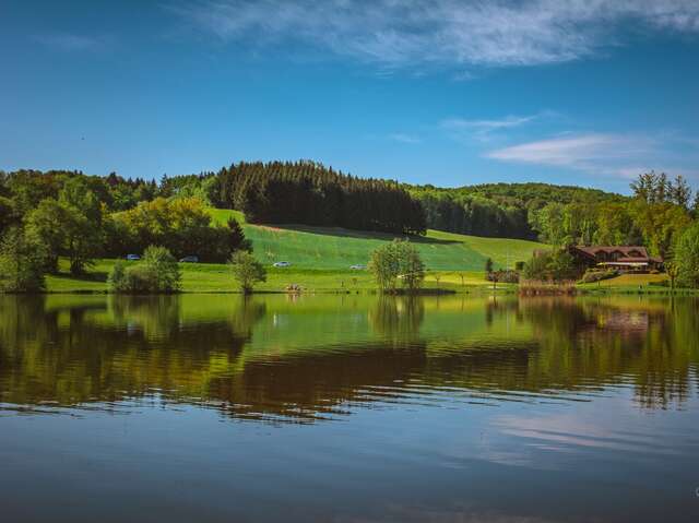 Boucle pédestre : tour du lac des Dronières