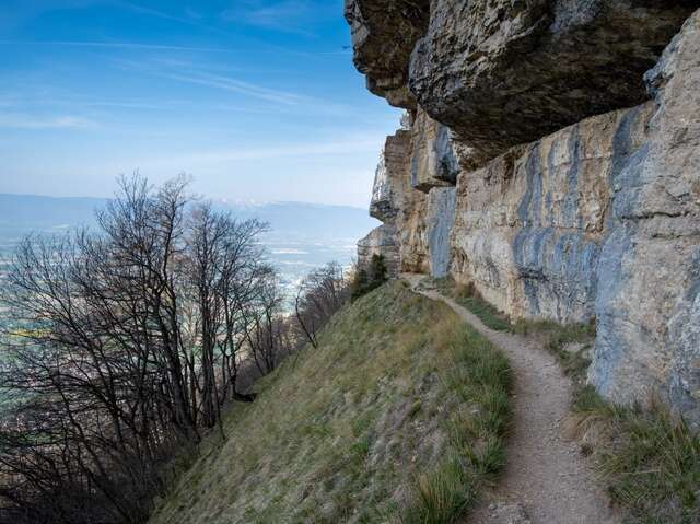 Sentier pédestre géologique de la grotte d'Orjobet