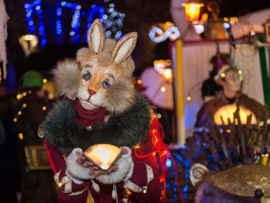 Déambulation le conte du Hérisson et départ du Père Noël