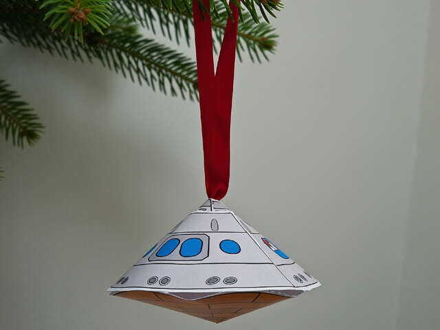 Orionis, planétarium du Douaisis - Atelier Capsule spatiale à accrocher au sapin