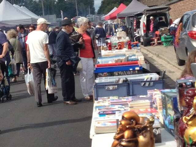 Brocante au Zoning d'Hannut