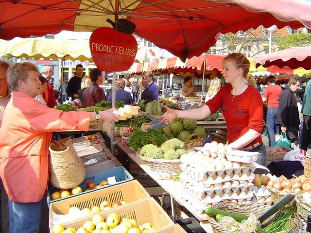 Marché hebdomadaire de Saint-Omer quartier Haut-Pont