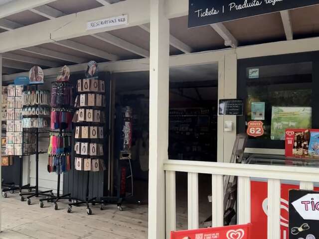 Ô Souvenirs du Marais by ISNOR