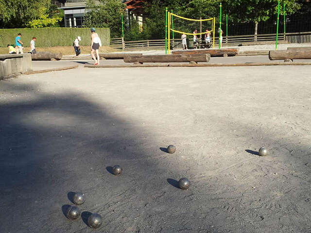 Pétanque : terrain au Village