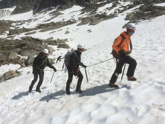High mountain: introduction course to mountaineering