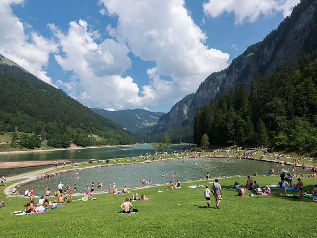 Plage du lac de Montriond