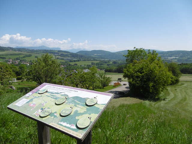 Tisch zum Lesen von Landschaften - Jussy