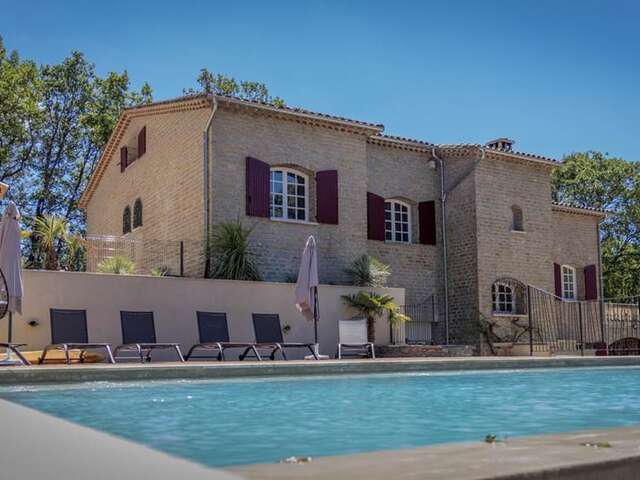 Les Hauts du Marquet gîte Côté piscine