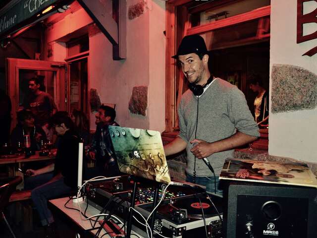 Chez Kevin, piano bar and hairdressing evening