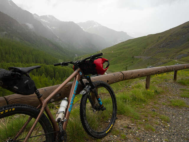 Escapade vers le refuge de la Blanche: l’aventure de l’itinérance en Gravel