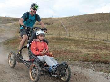 Descente fauteuil tout terrain Handisport