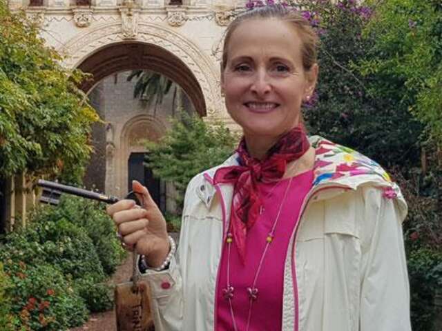 Meet a Cannes Greeter® | Florence