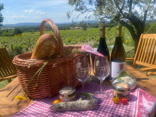 Pique nique entre vignes et oliviers au Château Maucoil