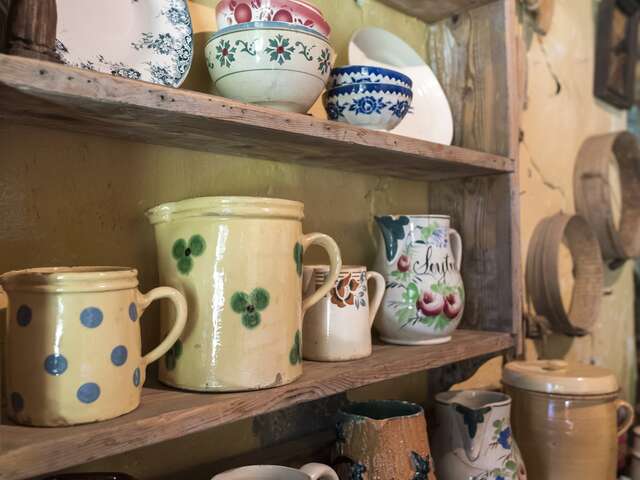Visite et atelier créatif : Viens à la maison - Décore ta céramique