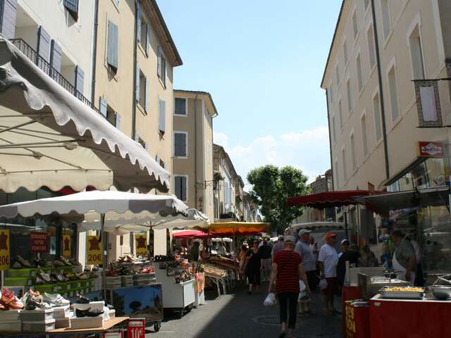 Großer provenzalischer Markt in Vaison-la-Romaine - Jeden Dienstag