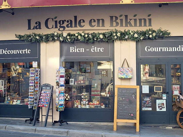 La Cigale en Bikini