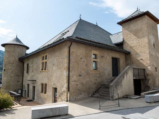 Old fortified houses Itinary