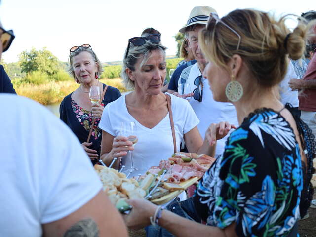 Apéro sunset dans les vignes - Domaine Grenier