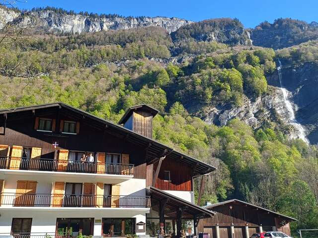 Hôtel** & Centre de Montagne Le Choucas